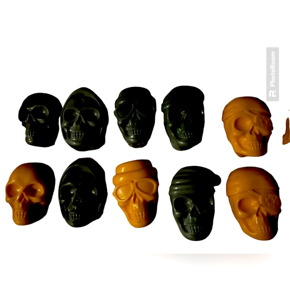 Halloween Skulls Goats Milk Soap - Pumpkin Spice Vanilla - Picture 4 of 5